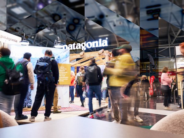Besucher*innen auf der ISPO Munich tummeln sich in den vollen Hallen