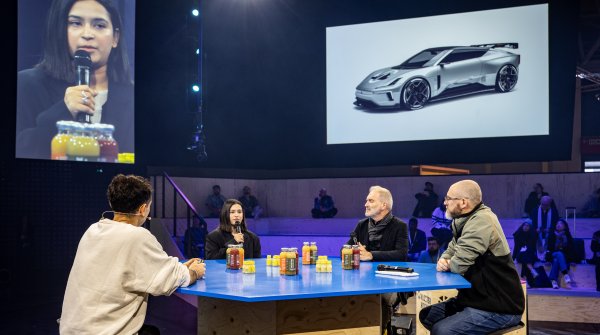 Komal Singh, François Farion, Hervé Barrière,  Florian Auger auf der Main Stage der ISPO Munich