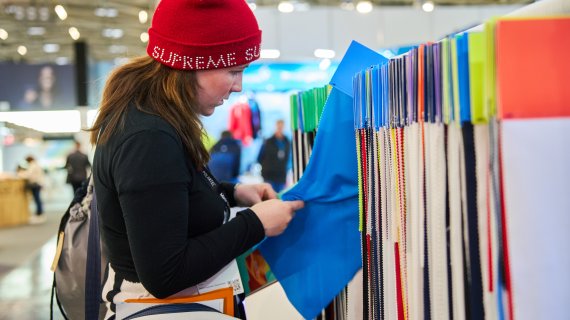 Ausstellung von Stoffen auf der ISPO Munich